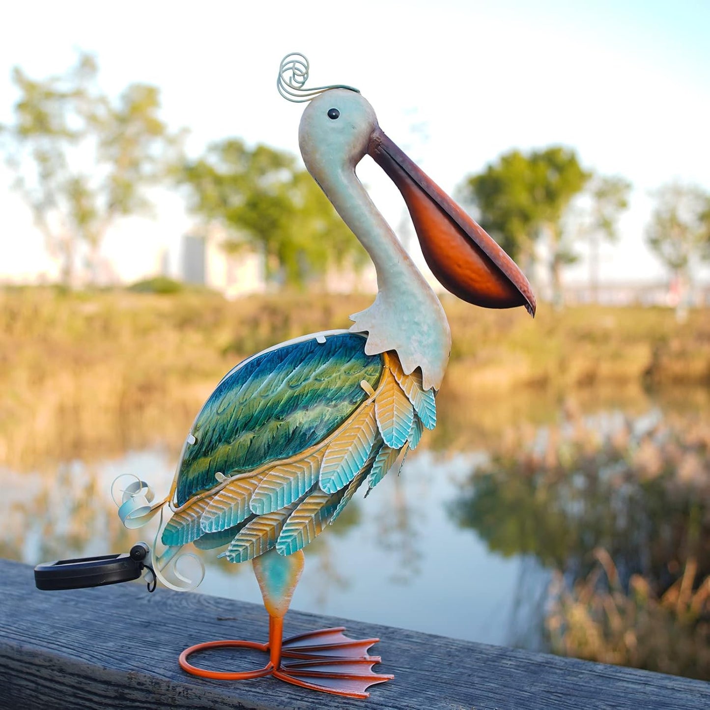 HONGLAND Solar Metal Pelican Statues Garden Sculpture & Statues, Glass Outdoor Pelican Yard Art Coastal Ocean Bird Decor Lawn Ornament for Backyard Porch Patio Decor(19 Inch)