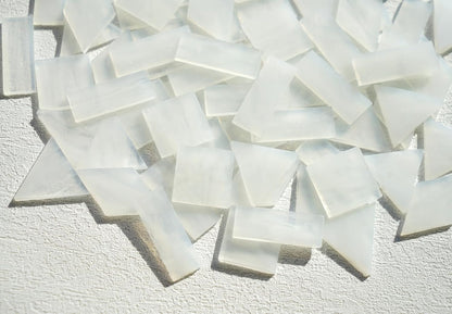 Large Textrued Transparent Glass Mosaic Tiles, 70pcs Stained Glass Pieces Bulk for Mosaic Art, 200g Pre-Cut Mosaic Glass Tiles Kit for Handmade Mosaic Crafts, Clear & White