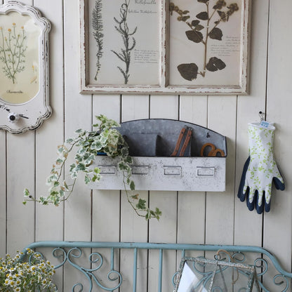 Vintage Metal Hanging Flower Pot Rustic Wall Mounted Planter with 4 Compartment Farmhouse Plants Holder Succulents Tubs for Garden Railing Fence Patio Yard Outdoor Decor