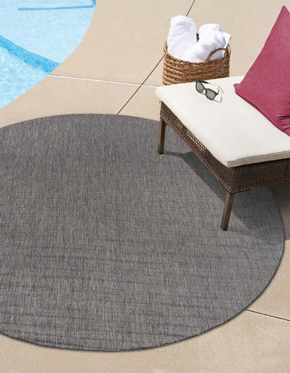 Unique Loom Outdoor Solid Collection Area Rug (5' 3" Round Black/Ivory)