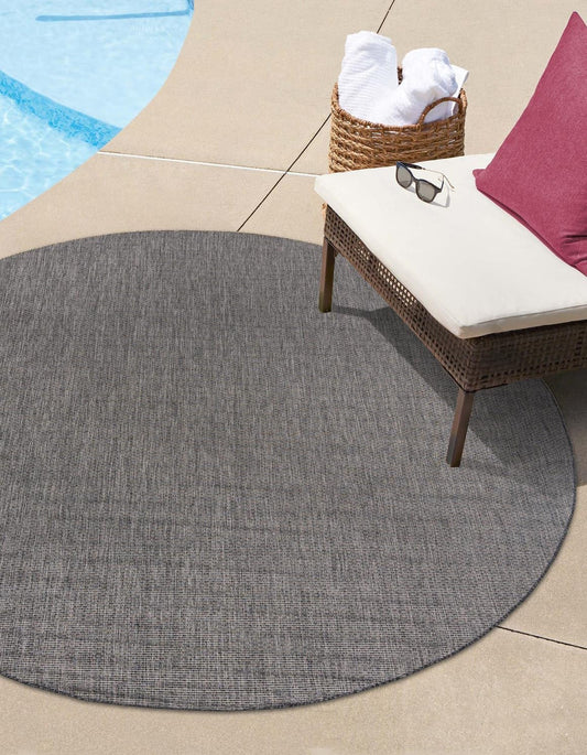 Unique Loom Outdoor Solid Collection Area Rug (5' 3" Round Black/Ivory)
