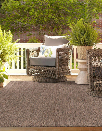 Unique Loom Outdoor Solid Collection Area Rug (5' 3" x 7' 1" Rectangle Light Brown/Ivory)